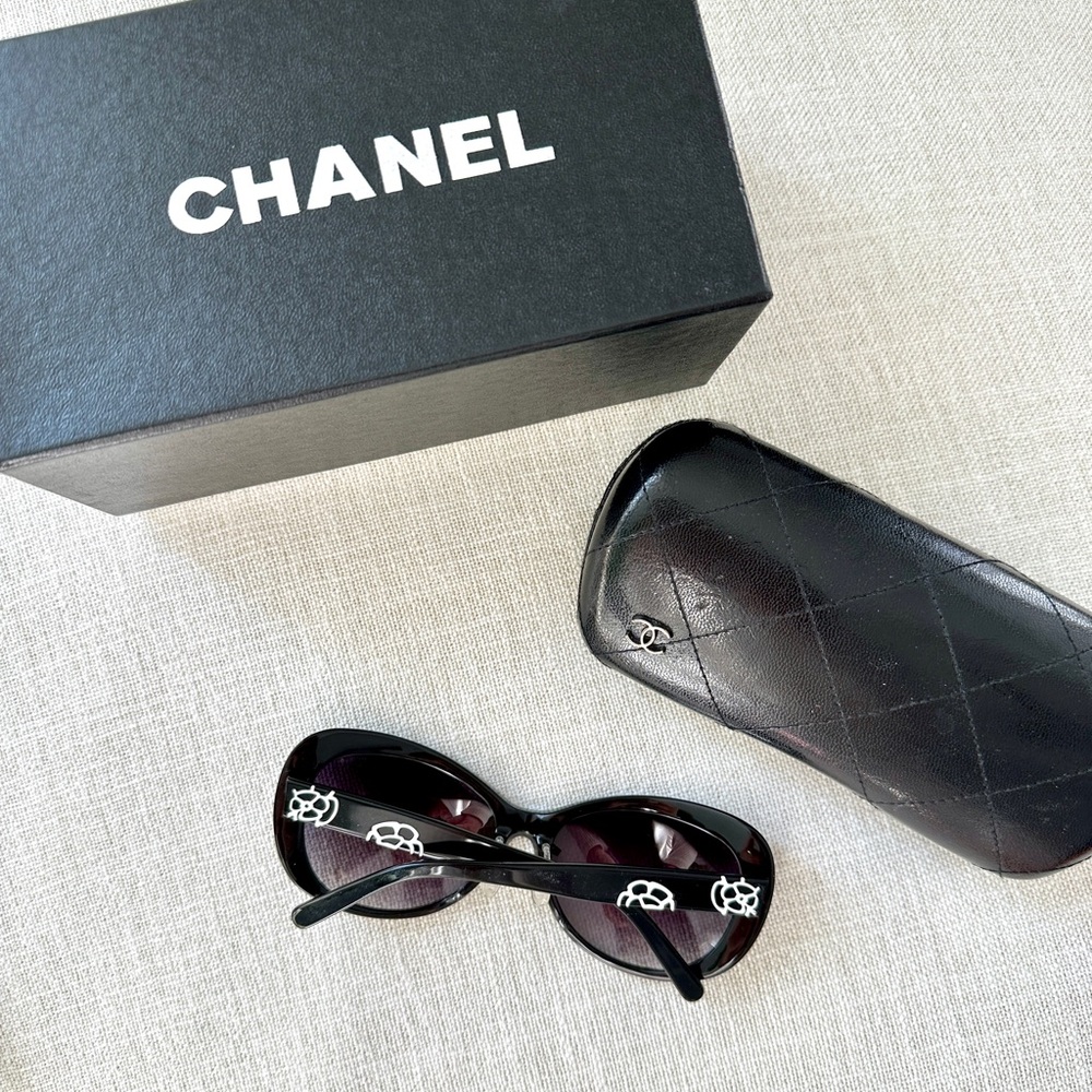 Authentic Chanel 5246 501/S4 Black Sunglasses with White Camellia Flower Case